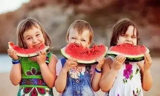 夏至吃瓜拍照,定格甜蜜时光