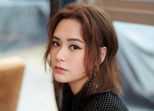 明星看手机吃瓜,揭秘娱乐圈幕后故事